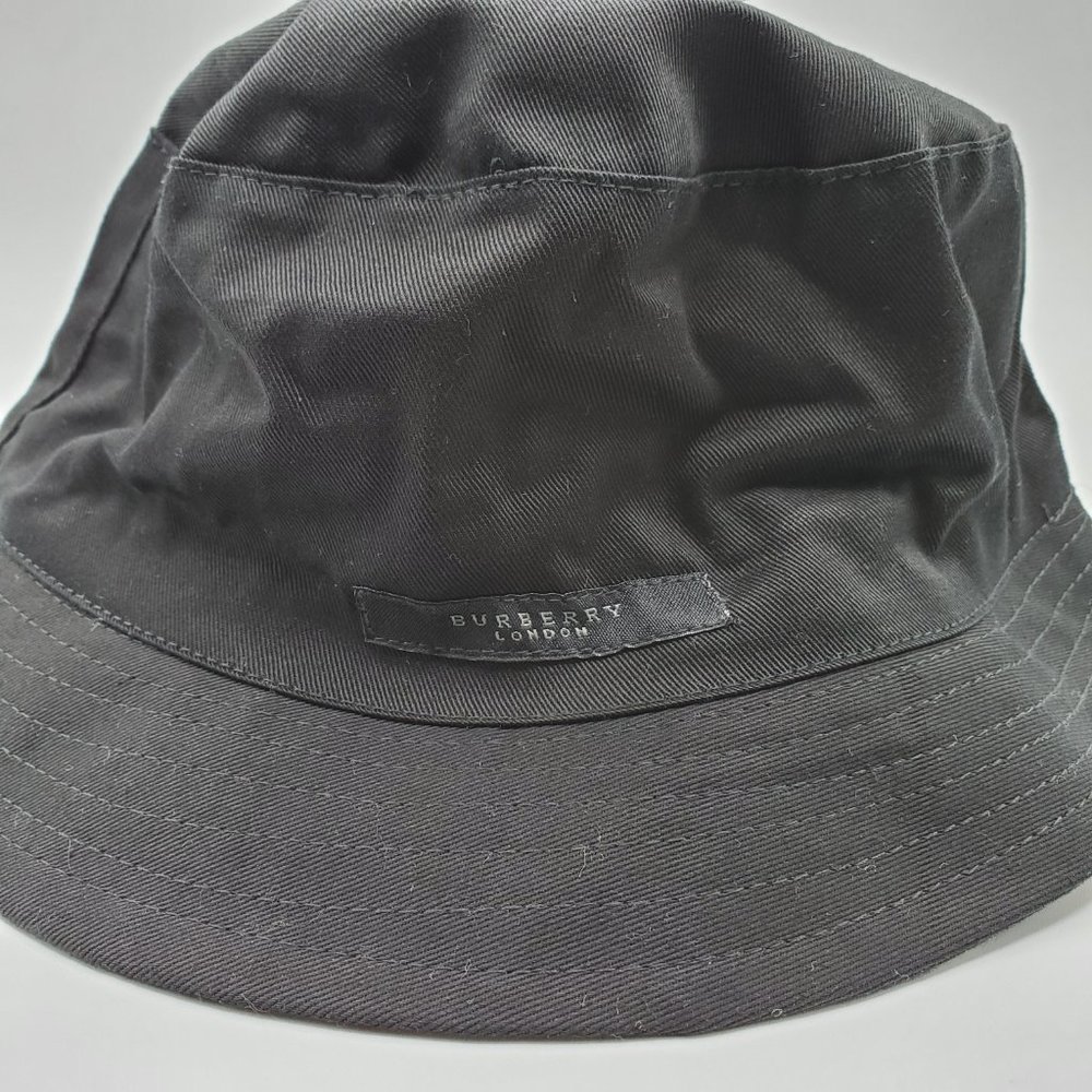 Burberry London Check reversible Bucket Hat (Black) (UNISEX)